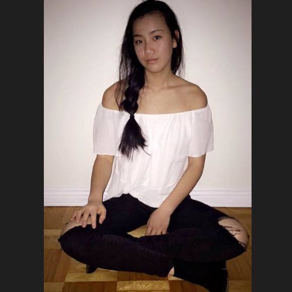 Meet your Posher, Élizabeth - Picture 1 of 1